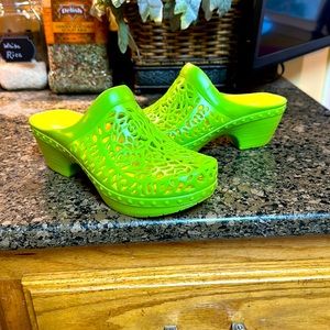 Dansko Pippa Green Jelly Mesh Clogs sz 37